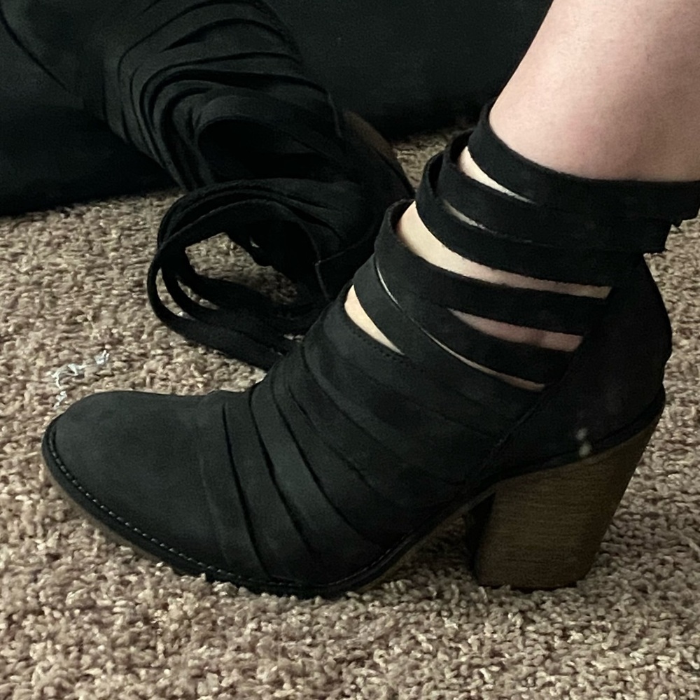 FREE PEOPLE Hybrid Strappy Leather Block Heel Ankle Boots Bootie 37 US7 Black - Picture 15 of 15